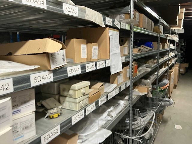 Grote partij divers installatiemateriaal - afbeelding 17 van  22