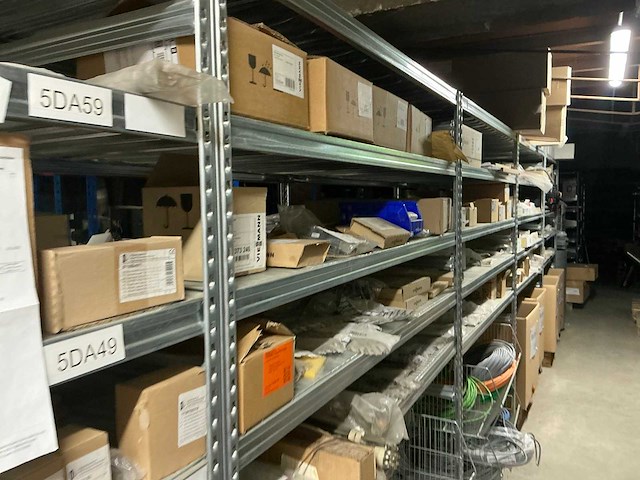 Grote partij divers installatiemateriaal - afbeelding 18 van  22