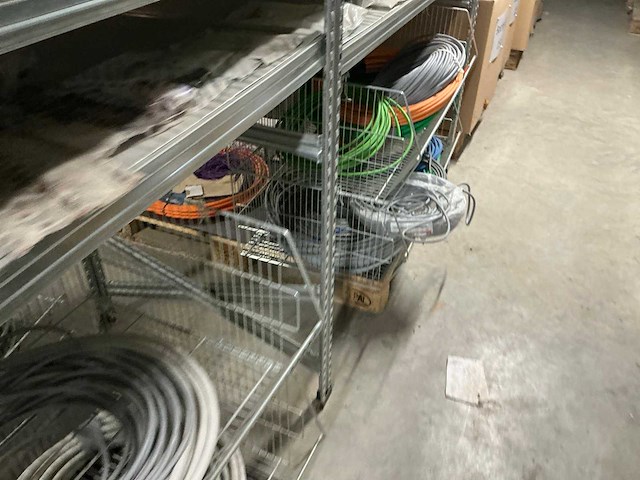 Grote partij divers installatiemateriaal - afbeelding 21 van  22