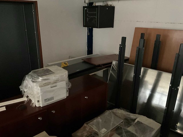 Grote partij divers kantoor/werkplaatsmeubilair - afbeelding 20 van  25