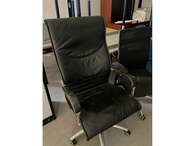 Grote partij divers kantoor/werkplaatsmeubilair - afbeelding 16 van  25