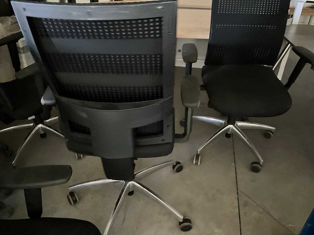 Grote partij divers kantoor/werkplaatsmeubilair - afbeelding 9 van  25