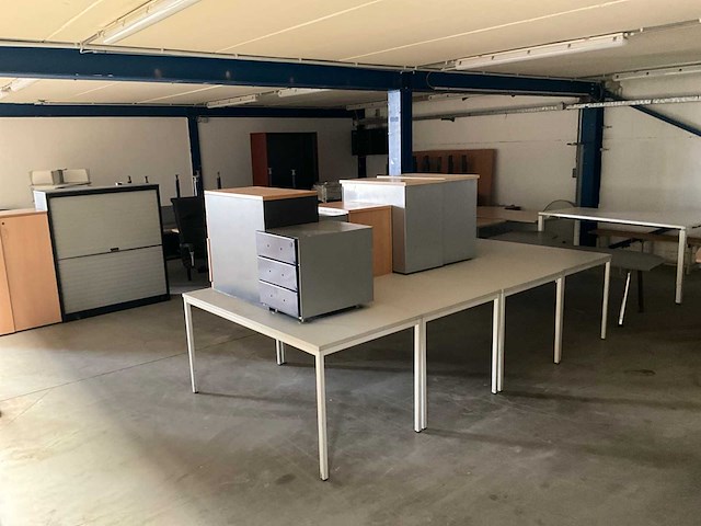 Grote partij divers kantoor/werkplaatsmeubilair - afbeelding 19 van  25