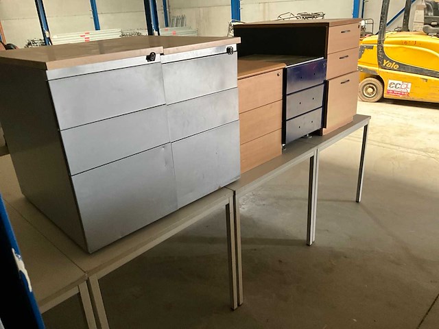 Grote partij divers kantoor/werkplaatsmeubilair - afbeelding 4 van  25