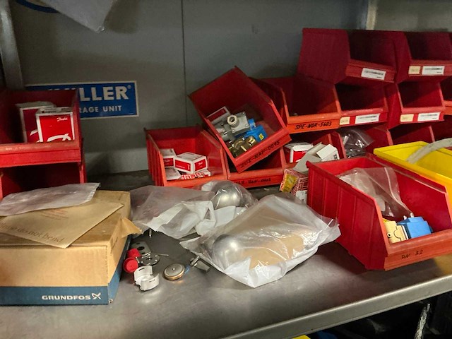 Grote partij divers machine toebehoren en diversen - afbeelding 12 van  32