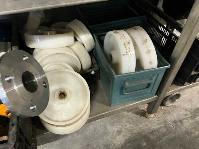 Grote partij divers machine toebehoren en diversen - afbeelding 16 van  32