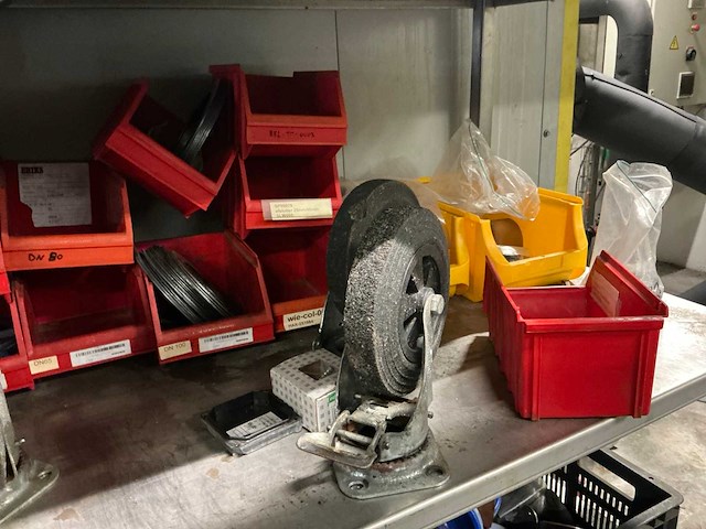 Grote partij divers machine toebehoren en diversen - afbeelding 17 van  32