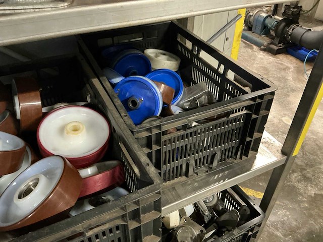 Grote partij divers machine toebehoren en diversen - afbeelding 18 van  32
