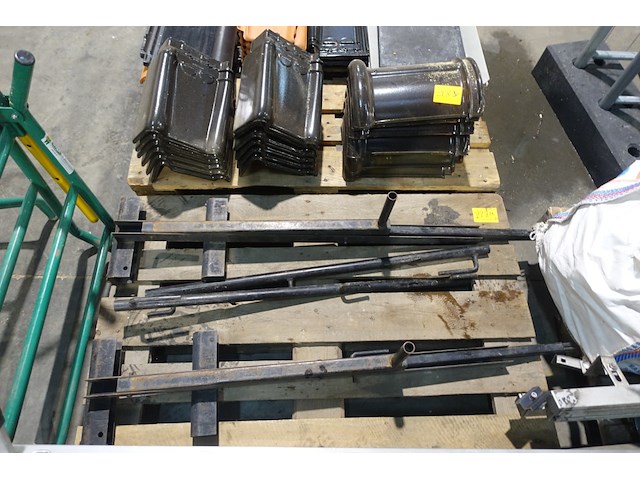 Grote partij divers toebehoren dakwerken - afbeelding 2 van  7