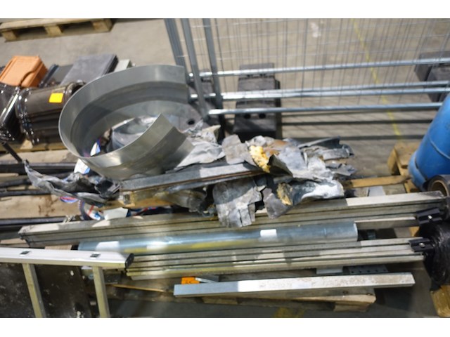 Grote partij divers toebehoren dakwerken - afbeelding 4 van  7