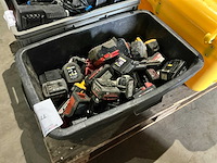 Grote partij diverse accu’s - afbeelding 1 van  3