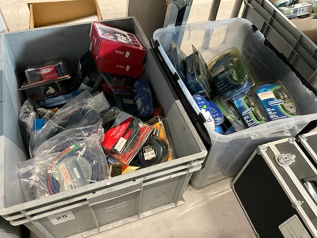 Grote partij diverse bekabeling - afbeelding 1 van  3