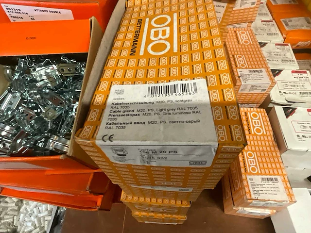 Grote partij diverse bevestigings- en installatiematerialen – obo, erico caddy e.a. - afbeelding 16 van  36
