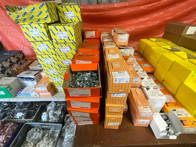 Grote partij diverse bevestigings- en installatiematerialen – obo, erico caddy e.a. - afbeelding 17 van  36