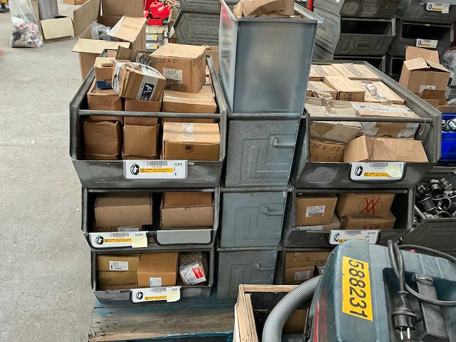 Grote partij diverse bouten - afbeelding 1 van  10