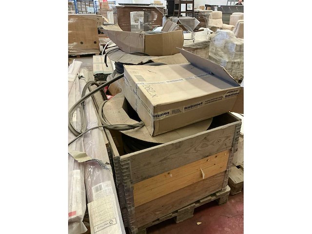 Grote partij diverse bouw- en bevestigingsmaterialen - afbeelding 2 van  29