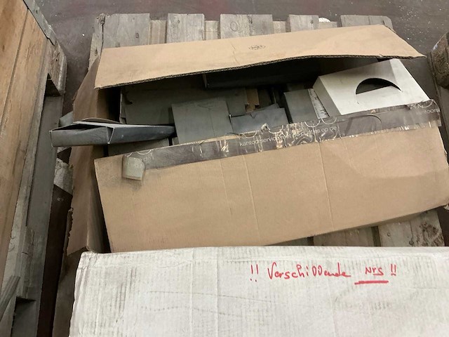 Grote partij diverse bouw- en bevestigingsmaterialen - afbeelding 6 van  29