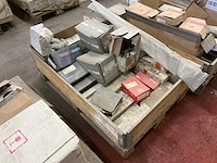 Grote partij diverse bouw- en bevestigingsmaterialen - afbeelding 7 van  29