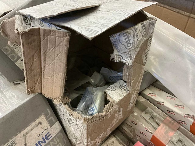 Grote partij diverse bouw- en bevestigingsmaterialen - afbeelding 8 van  29