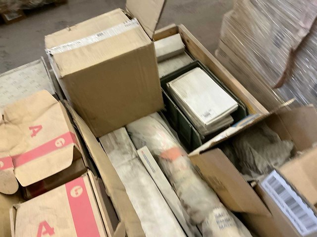 Grote partij diverse bouw- en bevestigingsmaterialen - afbeelding 13 van  29