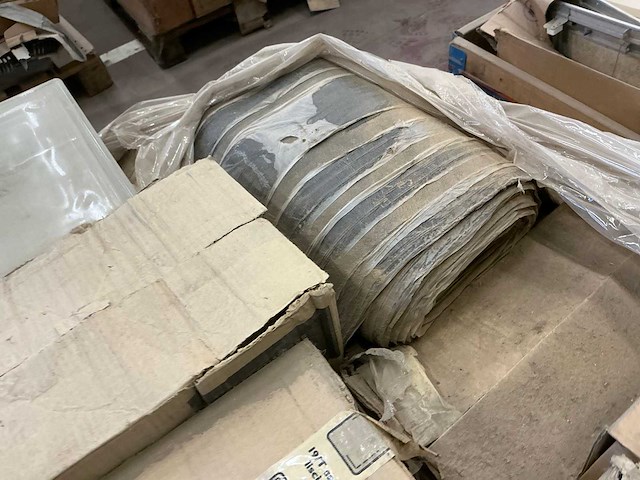 Grote partij diverse bouw- en bevestigingsmaterialen - afbeelding 16 van  29