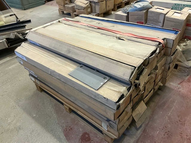 Grote partij diverse bouw- en bevestigingsmaterialen - afbeelding 12 van  29