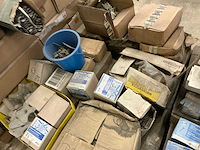 Grote partij diverse bouw- en bevestigingsmaterialen - afbeelding 2 van  8