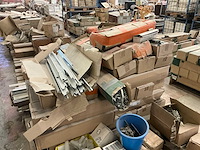 Grote partij diverse bouw- en bevestigingsmaterialen - afbeelding 11 van  37