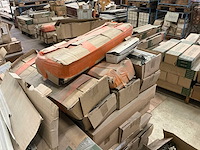 Grote partij diverse bouw- en bevestigingsmaterialen - afbeelding 13 van  37