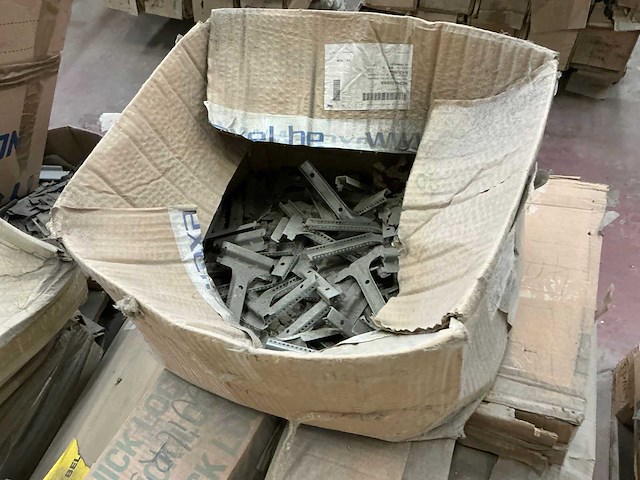 Grote partij diverse bouw- en bevestigingsmaterialen - afbeelding 19 van  37