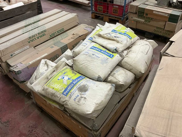 Grote partij diverse bouw- en bevestigingsmaterialen - afbeelding 25 van  37