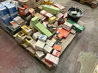 Grote partij diverse bouw- en bevestigingsmaterialen - afbeelding 17 van  37