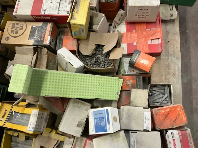 Grote partij diverse bouw- en bevestigingsmaterialen - afbeelding 37 van  37