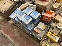 Grote partij diverse bouw- en bevestigingsmaterialen - afbeelding 15 van  37