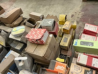 Grote partij diverse bouw- en bevestigingsmaterialen - afbeelding 8 van  8