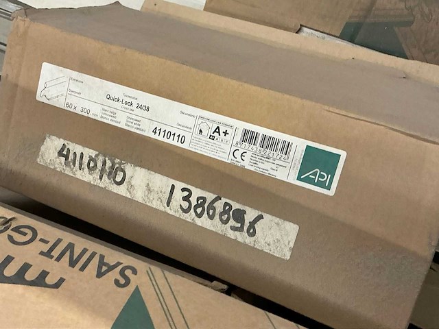 Grote partij diverse bouw- en bevestigingsmaterialen - afbeelding 2 van  19