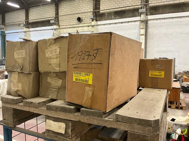 Grote partij diverse bouw- en bevestigingsmaterialen - afbeelding 9 van  19