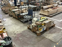 Grote partij diverse bouw- en bevestigingsmaterialen - afbeelding 1 van  19