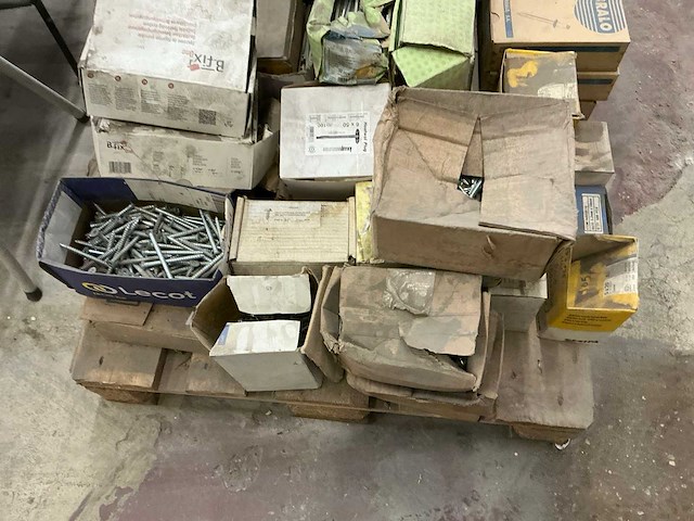 Grote partij diverse bouw- en bevestigingsmaterialen - afbeelding 13 van  19