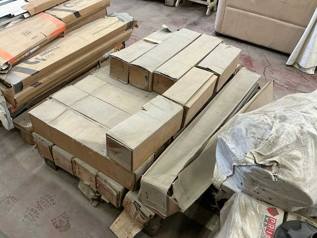 Grote partij diverse bouw- en bevestigingsmaterialen - afbeelding 3 van  24