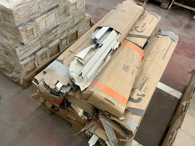 Grote partij diverse bouw- en bevestigingsmaterialen - afbeelding 4 van  24