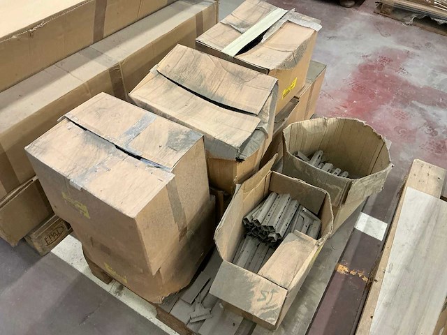 Grote partij diverse bouw- en bevestigingsmaterialen - afbeelding 16 van  24