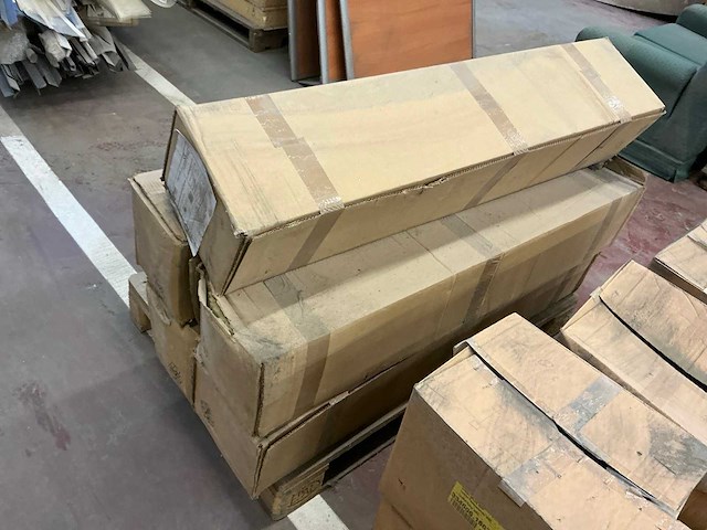 Grote partij diverse bouw- en bevestigingsmaterialen - afbeelding 17 van  24