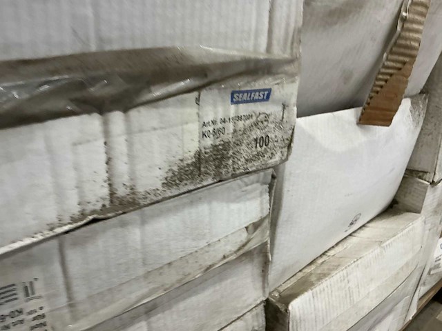 Grote partij diverse bouw- en bevestigingsmaterialen - afbeelding 22 van  24