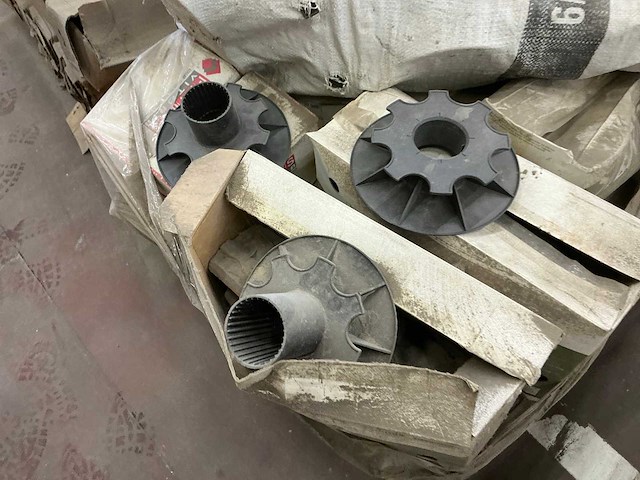 Grote partij diverse bouw- en bevestigingsmaterialen - afbeelding 24 van  24