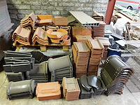 Grote partij diverse dakpannen - afbeelding 5 van  17