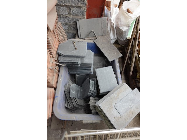 Grote partij diverse dakpannen - afbeelding 8 van  17