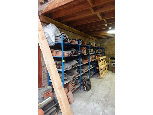 Grote partij diverse dakpannen - afbeelding 1 van  17