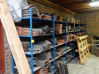 Grote partij diverse dakpannen - afbeelding 1 van  17