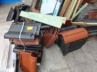 Grote partij diverse dakpannen - afbeelding 10 van  17